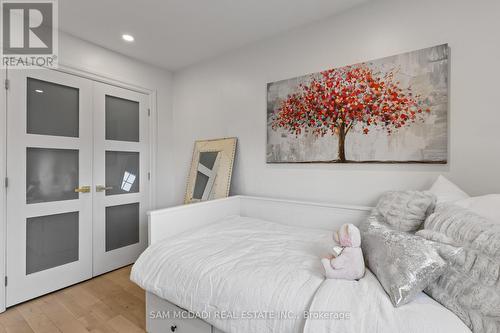 2284 Glastonbury Road, Burlington, ON - Indoor Photo Showing Bedroom