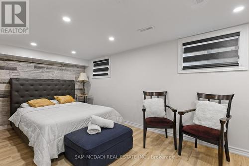 2284 Glastonbury Road, Burlington, ON - Indoor Photo Showing Bedroom