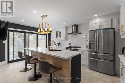2284 Glastonbury Road, Burlington, ON - Indoor Photo Showing Kitchen With Upgraded Kitchen