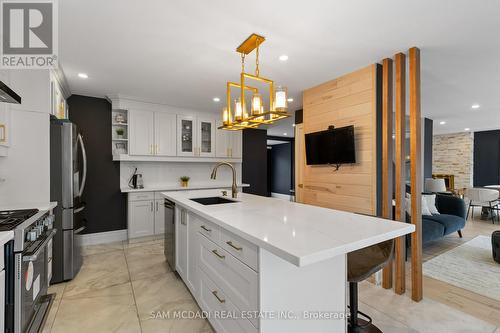2284 Glastonbury Road, Burlington, ON - Indoor Photo Showing Kitchen