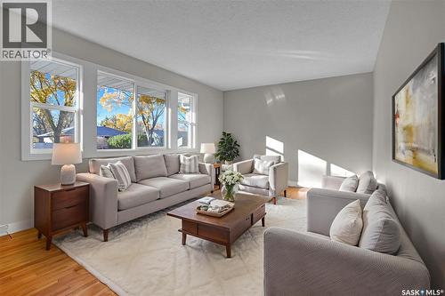 186 Coldwell Road, Regina, SK - Indoor Photo Showing Living Room