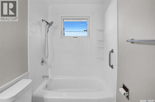 186 Coldwell Road, Regina, SK - Indoor Photo Showing Bathroom