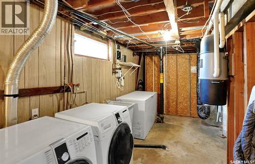 186 Coldwell Road, Regina, SK - Indoor Photo Showing Laundry Room