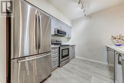 106 - 7340 Markham Road, Markham, ON - Indoor Photo Showing Kitchen With Upgraded Kitchen