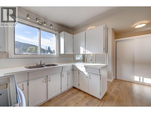 150 Curlew Place, Kamloops, BC - Indoor Photo Showing Kitchen With Double Sink