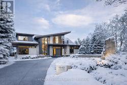 1540 WATERSEDGE ROAD  Mississauga (Clarkson), ON L5J 1A4