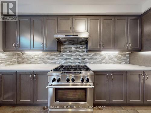 140 Magnolia Crescent, Oakville, ON - Indoor Photo Showing Kitchen With Upgraded Kitchen