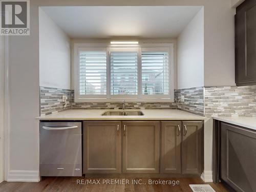 140 Magnolia Crescent, Oakville, ON - Indoor Photo Showing Kitchen With Double Sink