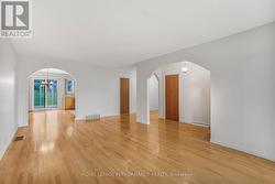 Vue du salon à la salle a manger - 