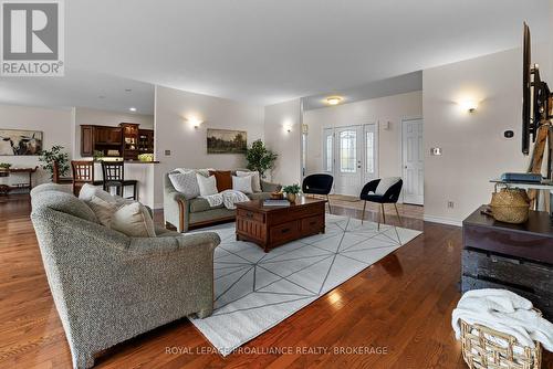 116 Schenk Street, Greater Napanee, ON - Indoor Photo Showing Living Room