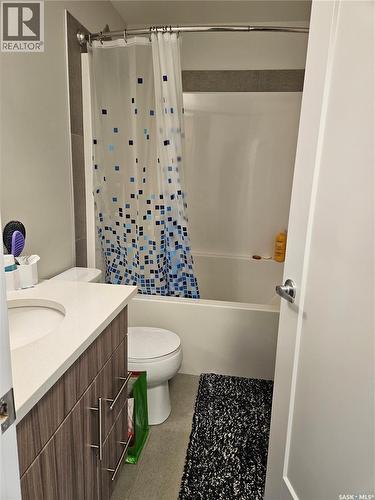 451 Mcfaull Crescent, Saskatoon, SK - Indoor Photo Showing Bathroom