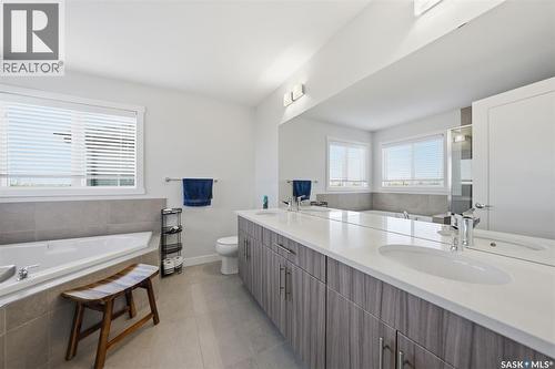 451 Mcfaull Crescent, Saskatoon, SK - Indoor Photo Showing Bathroom
