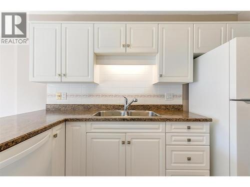 Kitchen with plenty of cabinets and counter space - 3890 Brown Road Unit# 102, West Kelowna, BC - Indoor Photo Showing Kitchen With Double Sink