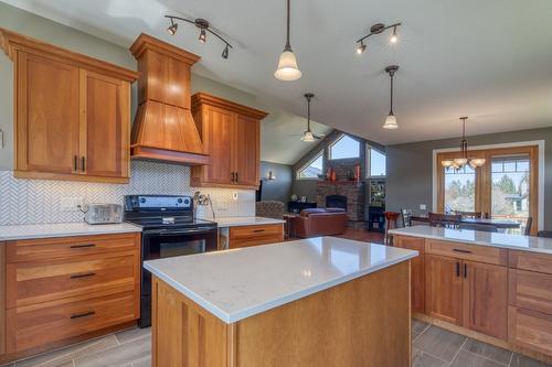 4453 Cedar Bay, Fairmont Hot Springs, BC - Indoor Photo Showing Kitchen