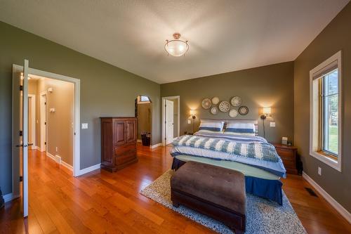 4453 Cedar Bay, Fairmont Hot Springs, BC - Indoor Photo Showing Bedroom