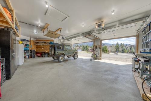 4453 Cedar Bay, Fairmont Hot Springs, BC - Indoor Photo Showing Garage
