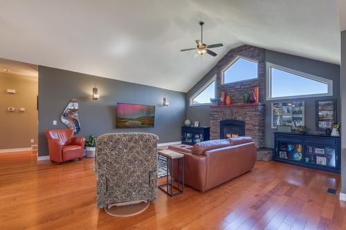 4453 Cedar Bay, Fairmont Hot Springs, BC - Indoor With Fireplace