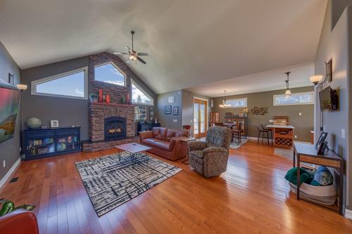 4453 Cedar Bay, Fairmont Hot Springs, BC - Indoor Photo Showing Living Room With Fireplace