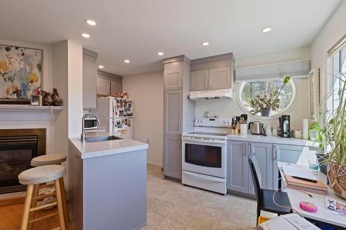 2266 Omineca Place, Kelowna, BC - Indoor Photo Showing Kitchen