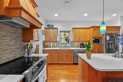 5323 Ptarmigan Street, Kelowna, BC - Indoor Photo Showing Kitchen