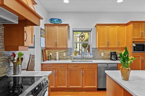 5323 Ptarmigan Street, Kelowna, BC - Indoor Photo Showing Kitchen With Double Sink