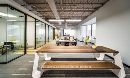 700-2115 South Service Road W, Oakville, ON 