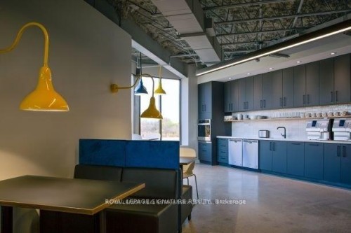 700-2115 South Service Road W, Oakville, ON 