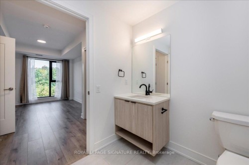 517-185 Dunlop Street E, Barrie, ON - Indoor Photo Showing Bathroom