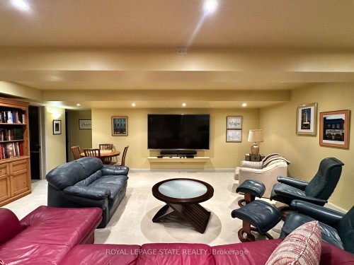 739 Sandy Bay Road, Haldimand, ON - Indoor Photo Showing Living Room