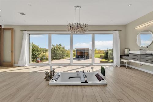 1421 Loudoun Road, Winnipeg, MB - Indoor