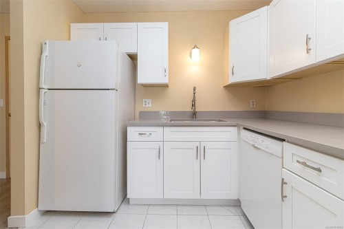 304-4728 Uplands Dr, Nanaimo, BC - Indoor Photo Showing Kitchen