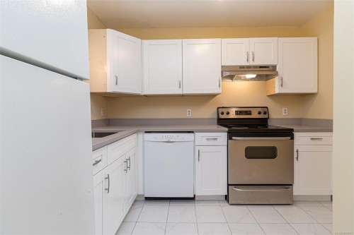 304-4728 Uplands Dr, Nanaimo, BC - Indoor Photo Showing Kitchen