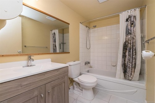 304-4728 Uplands Dr, Nanaimo, BC - Indoor Photo Showing Bathroom
