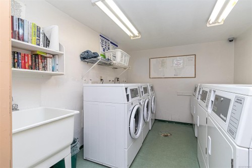 304-4728 Uplands Dr, Nanaimo, BC - Indoor Photo Showing Laundry Room