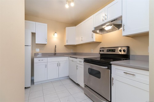 304-4728 Uplands Dr, Nanaimo, BC - Indoor Photo Showing Kitchen