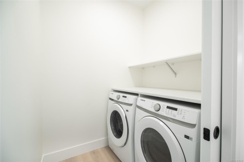 22-1580 Glen Eagle Dr, Campbell River, BC - Indoor Photo Showing Laundry Room