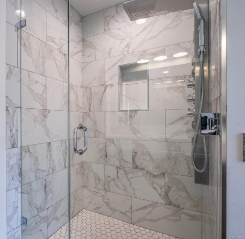 1700 Warn Way, Qualicum Beach, BC 