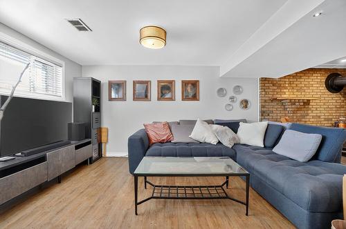 Salle familiale - 311 Rue Lauzanne, Saint-Eustache, QC - Indoor Photo Showing Living Room