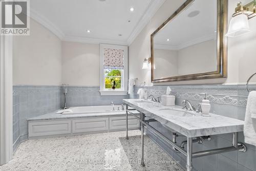 1343 Blythe Road, Mississauga, ON - Indoor Photo Showing Bathroom