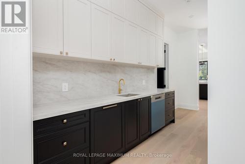 67 Davidson Drive, Vaughan, ON - Indoor Photo Showing Kitchen