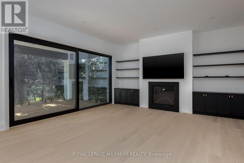 67 Davidson Drive, Vaughan, ON - Indoor With Fireplace