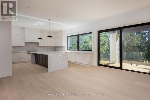 67 Davidson Drive, Vaughan, ON - Indoor Photo Showing Kitchen With Upgraded Kitchen