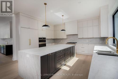 67 Davidson Drive, Vaughan, ON - Indoor Photo Showing Kitchen With Upgraded Kitchen