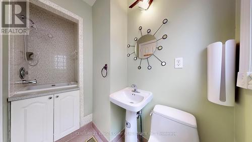 50 Bedford Park Avenue, Richmond Hill, ON - Indoor Photo Showing Bathroom