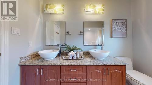 50 Bedford Park Avenue, Richmond Hill, ON - Indoor Photo Showing Bathroom