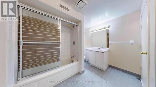 50 Bedford Park Avenue, Richmond Hill, ON - Indoor Photo Showing Bathroom