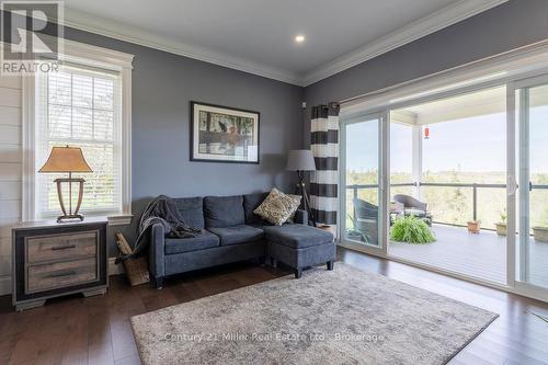 5583 3Rd Line Road, Erin, ON - Indoor Photo Showing Living Room
