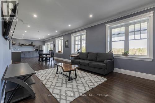 5583 3Rd Line Road, Erin, ON - Indoor Photo Showing Living Room