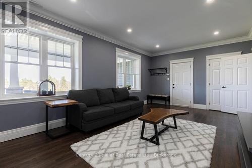 5583 3Rd Line Road, Erin, ON - Indoor Photo Showing Living Room