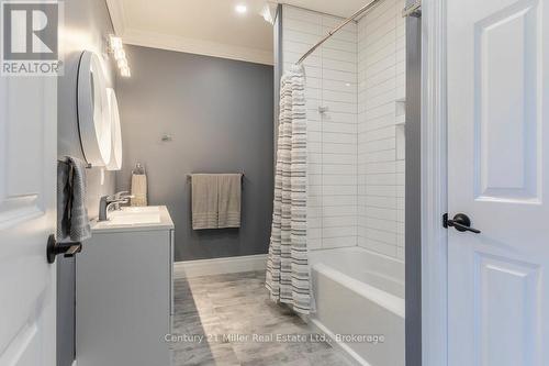 5583 3Rd Line Road, Erin, ON - Indoor Photo Showing Bathroom